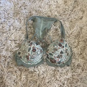 very sexy front clip Victoria’s Secret bra 32A